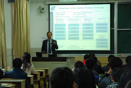 Dietmar Drummer教授为少妇白洁
本科生授课